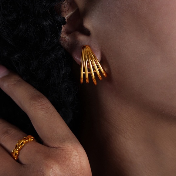18K Gold Plated Hoop Earrings*Huggie Earrings*Geometric*Everyday Earrings*ML - Picture 3 of 6